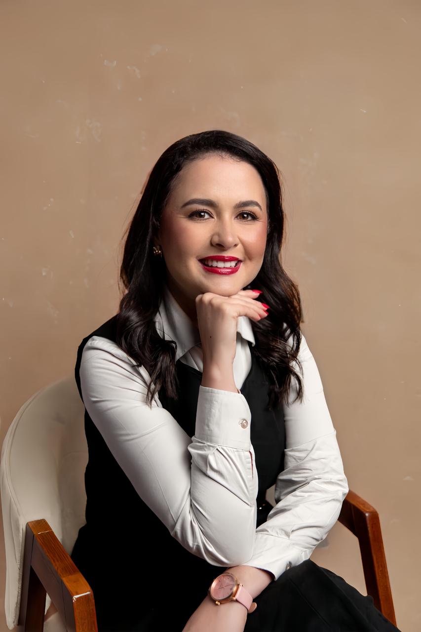 Retrato da Dra. Milena Silva, sócia da Rodrigues & Silva Advocacia