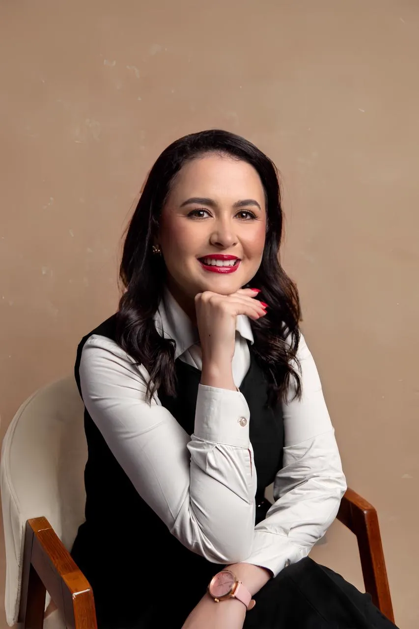 Retrato da Dra. Milena Silva, sócia da Rodrigues & Silva Advocacia